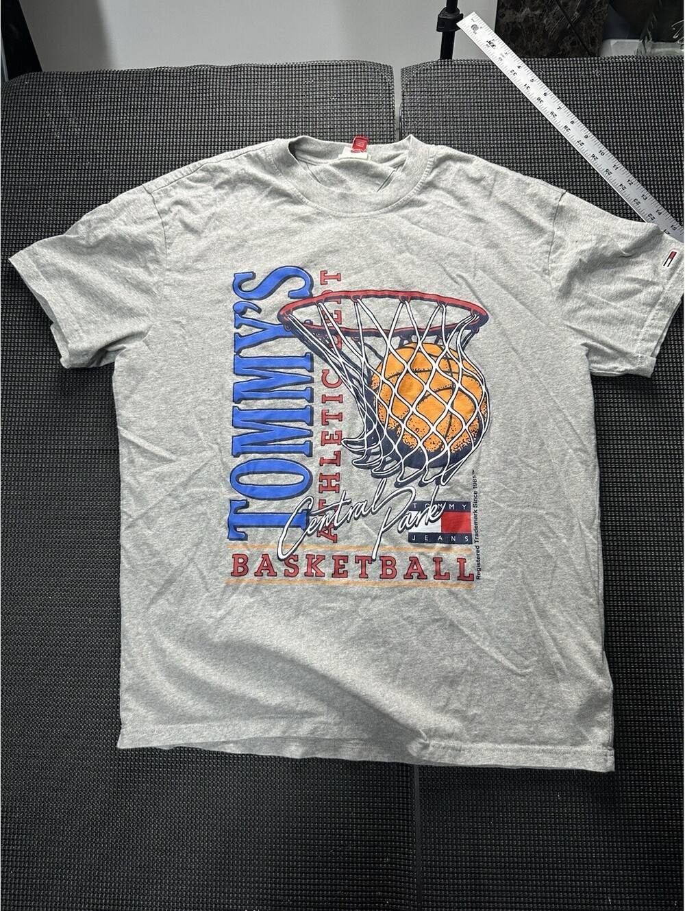 Tommy jeans vintage style Men's L Tshirt Basketball Gray
